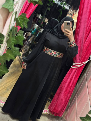 پیراهن مُهنّا طرح گلبرگ